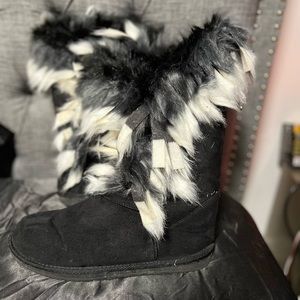 Shoe dazzle faux fur winters coming - gently worn  no box